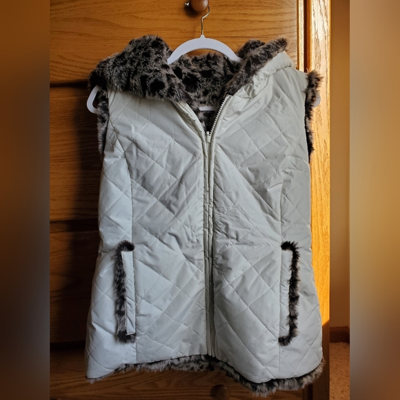 Kristin Blake Reversible Vest - Picture 1 of 8